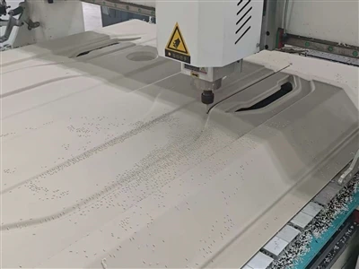 Gravação a laser ABS vs. Gravação CNC: Uma Análise Comparativa